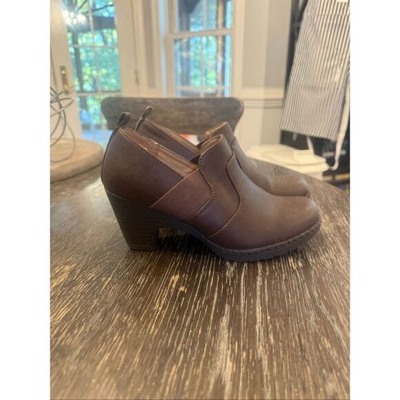 croft & barrow Shoes - Croft & Barrow Ortholite Low Heel Brown Faux Leather Booties sz 6 EUC